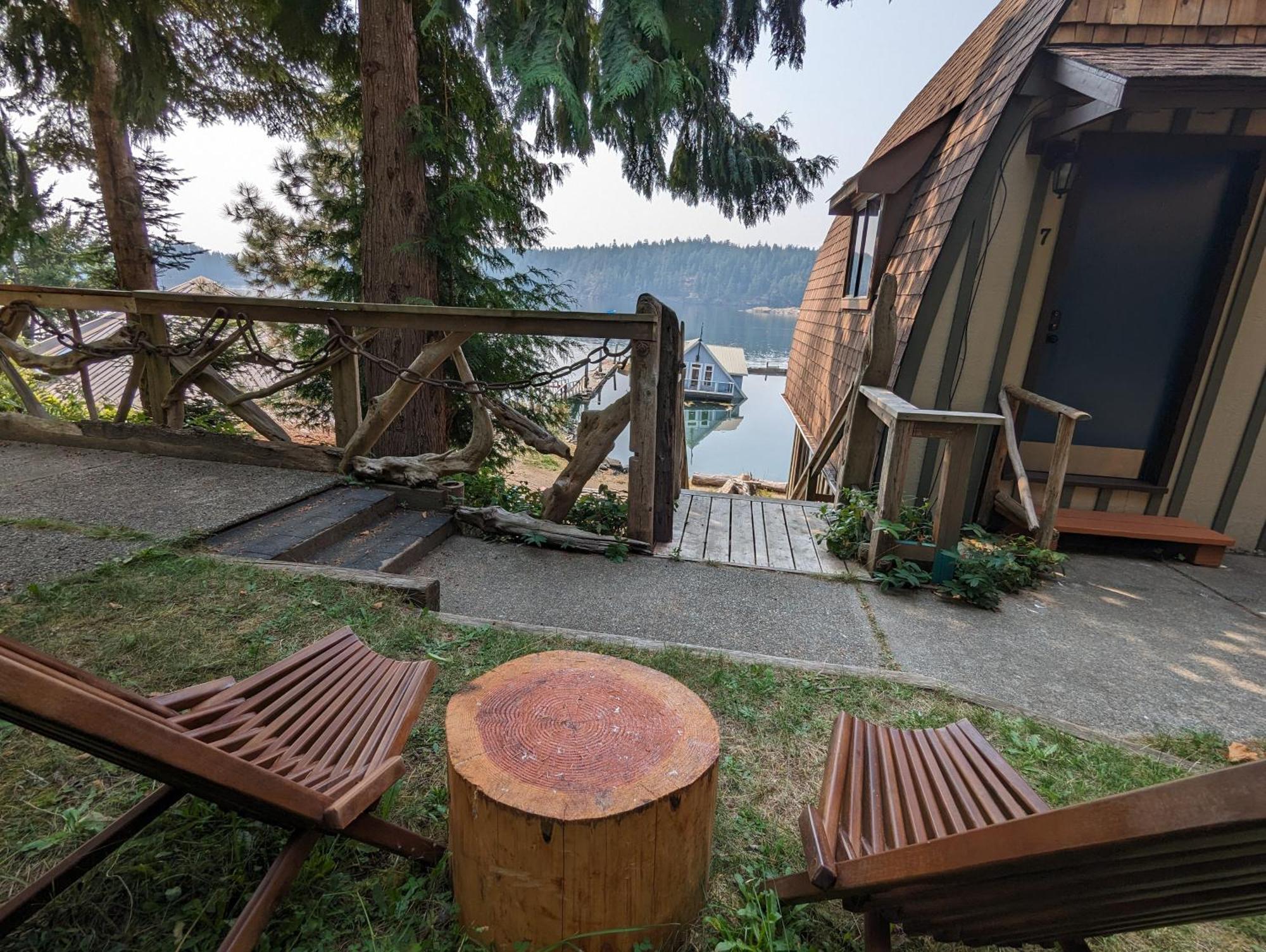 Jade Resort-Oceanfront Suites In Gowlland Harbour Heriot Bay Exterior foto